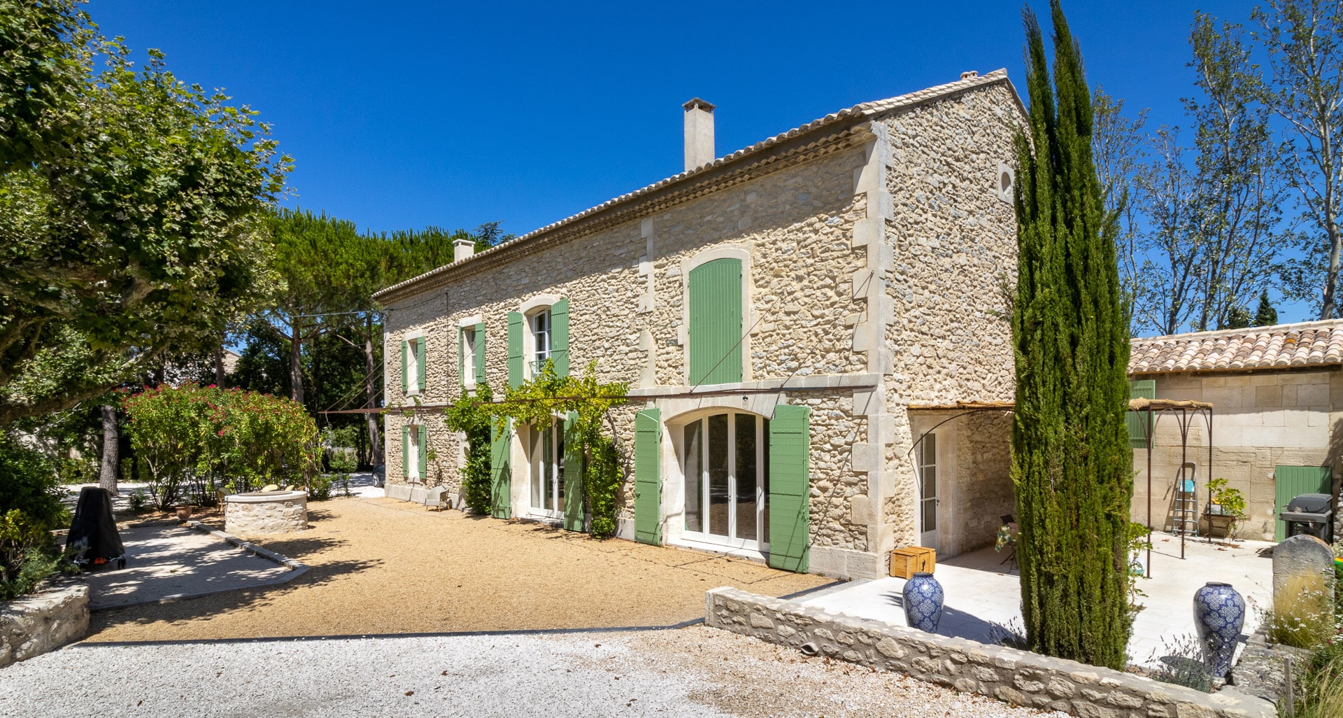 rent luxury provence alpilles