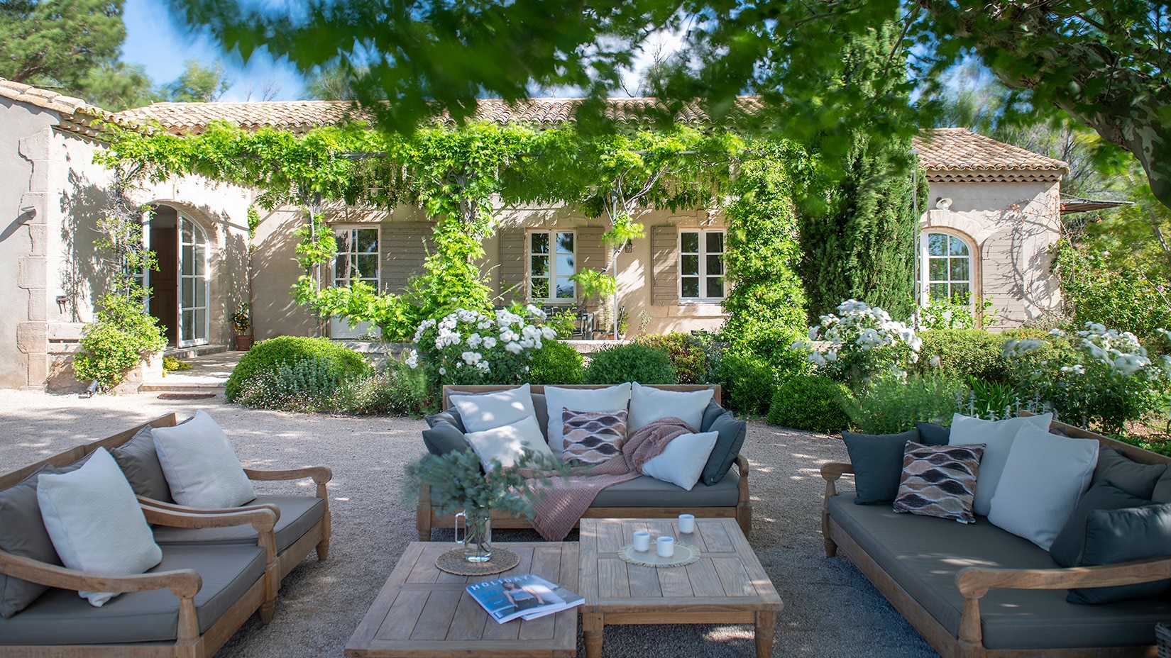 rent luxury provence alpilles