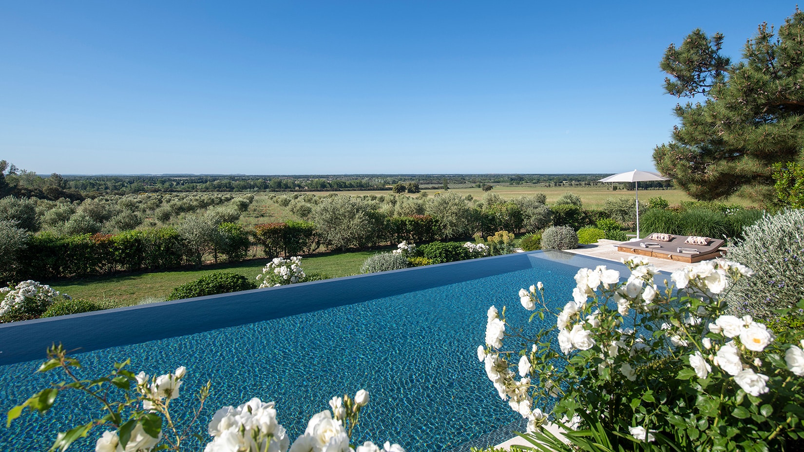 rent luxury provence alpilles