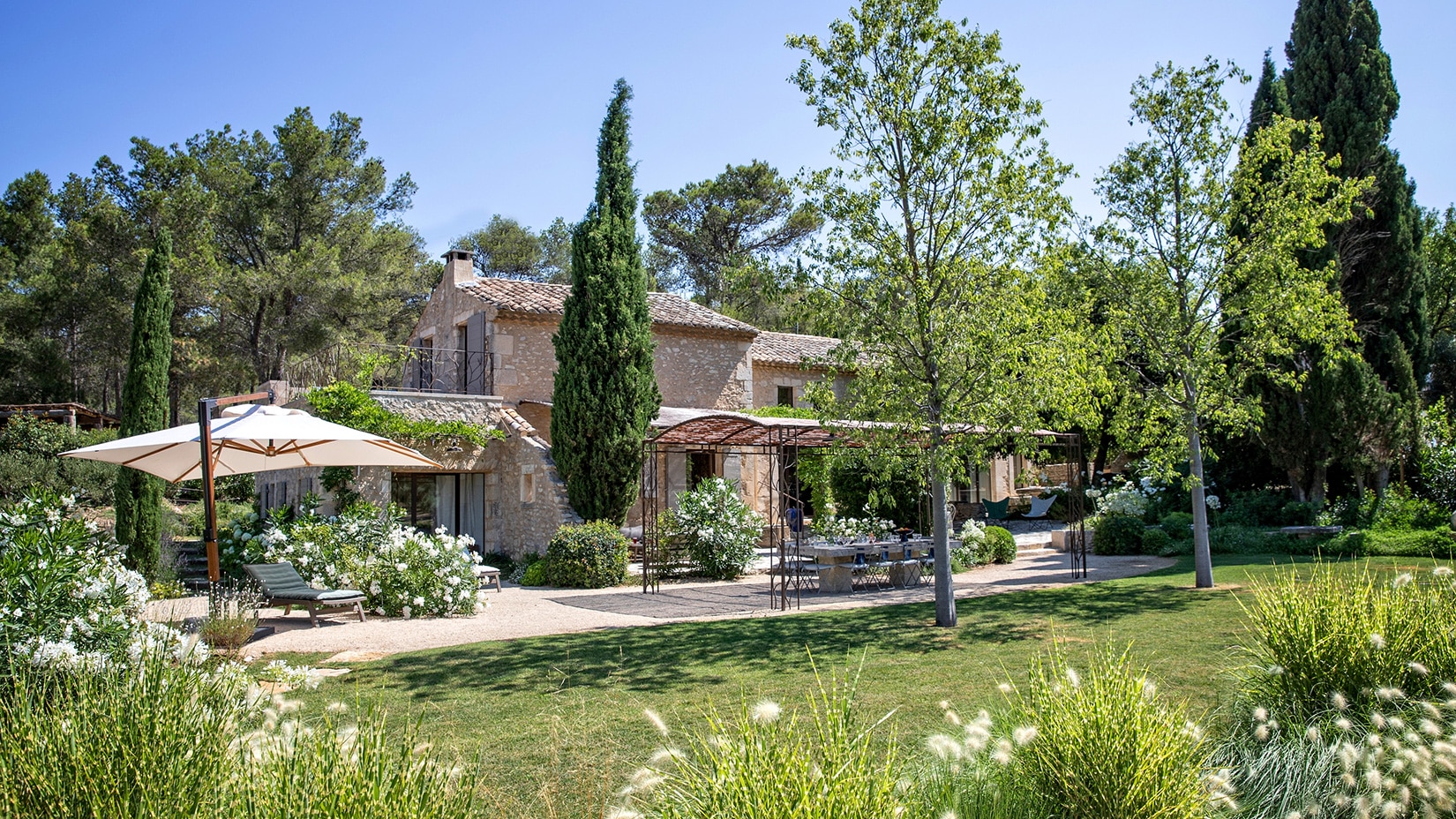 rent luxury provence alpilles