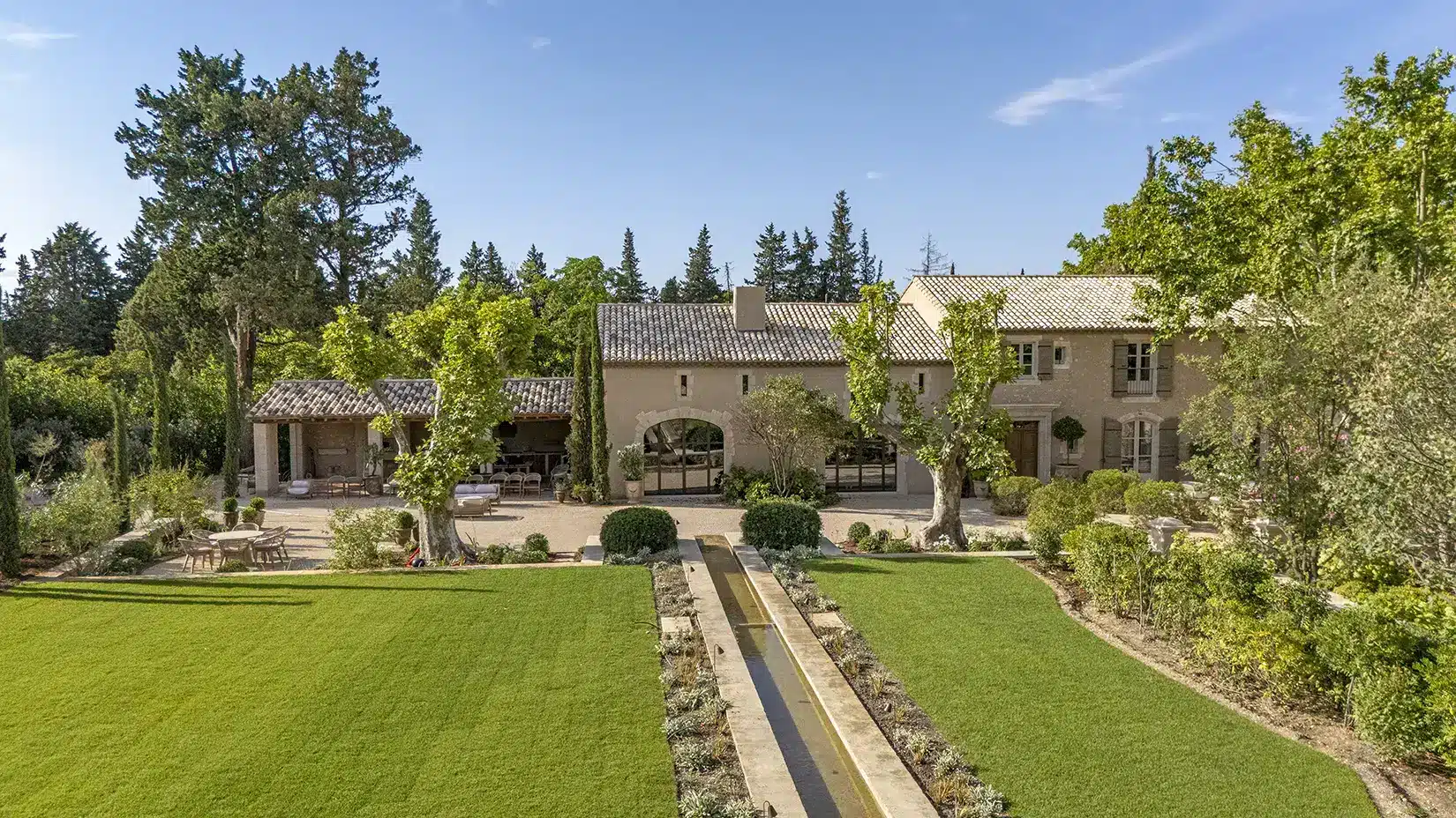 rent luxury provence alpilles