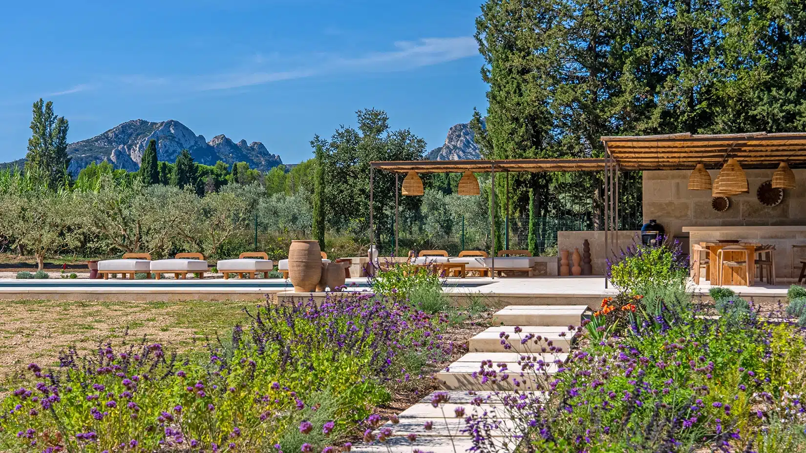 rent luxury provence alpilles