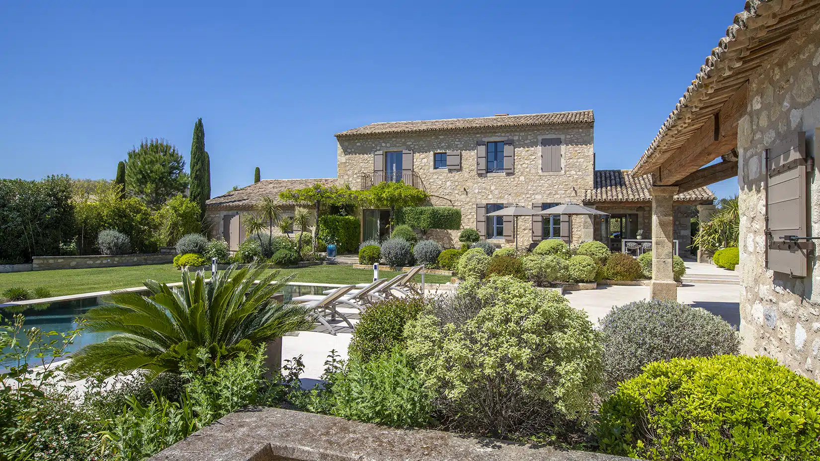 rent luxury provence alpilles